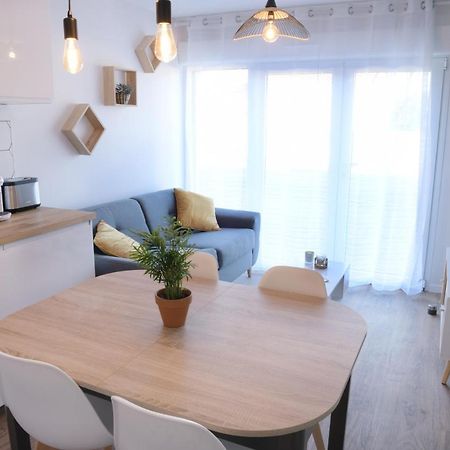 Appart T2 Avec Terrasse, Parking Et Wifi Angoulême Kültér fotó
