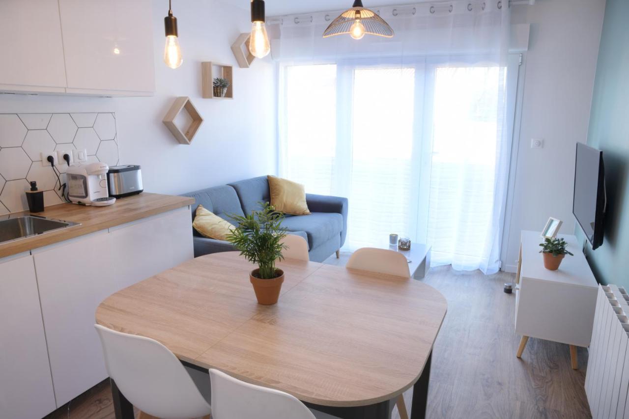 Appart T2 Avec Terrasse, Parking Et Wifi Angoulême Kültér fotó